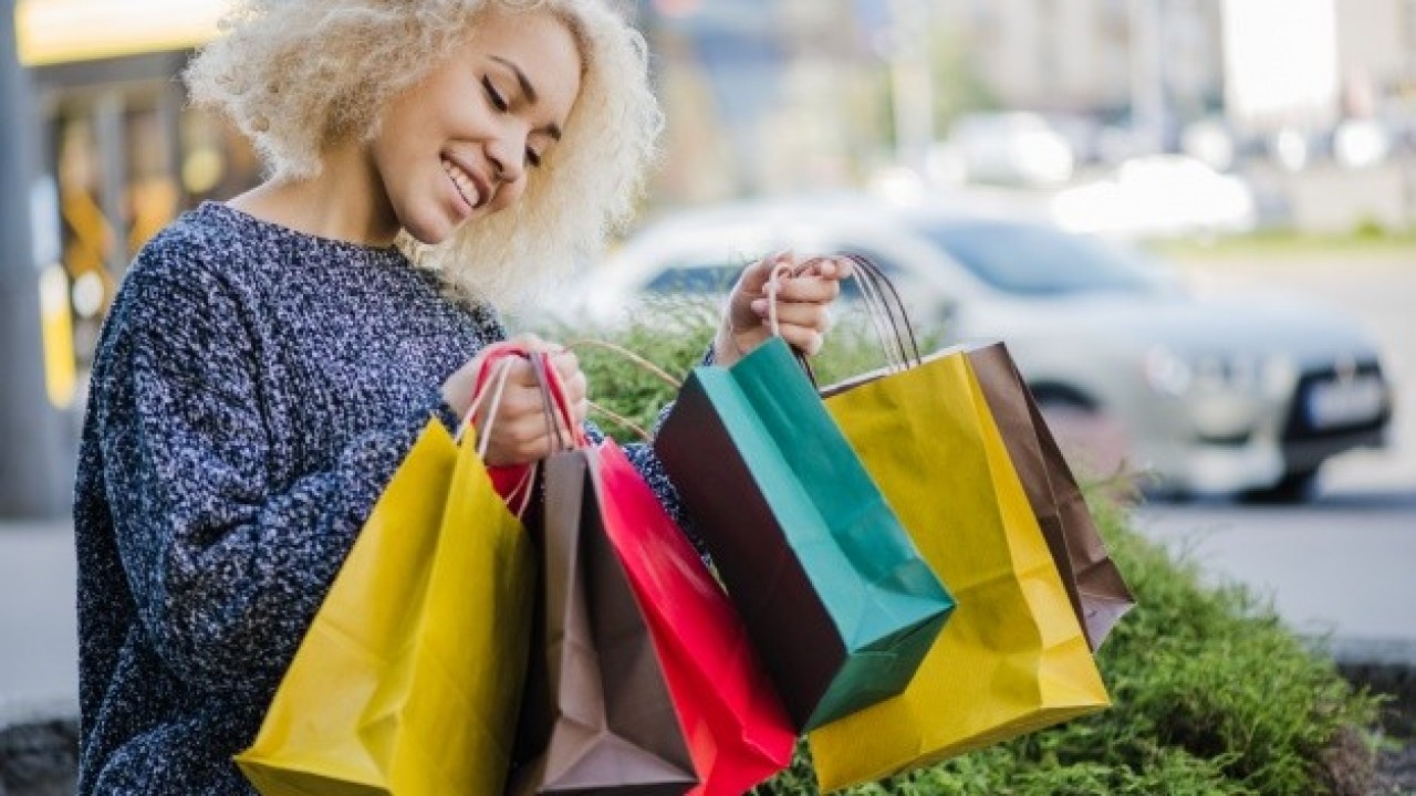 13 Tips for Shopping Smarter During the Holiday Season