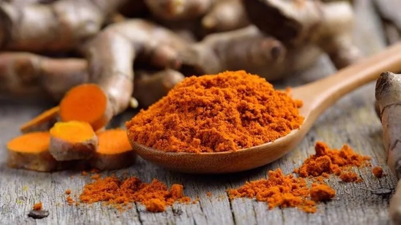 Reap The Benefits Of Turmeric And Saffron This Summer